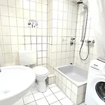 Mit 2 Einzelbetten, Terrasse, Parkplatz, Wlan, Voll Ausgestattet - Monteurwohnung Mf01