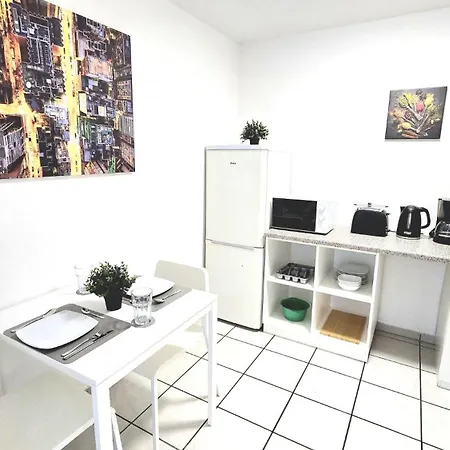 Mit 2 Einzelbetten, Terrasse, Parkplatz, Wlan, Voll Ausgestattet - Monteurwohnung Mf01