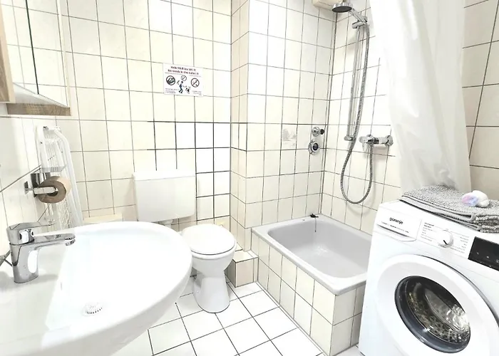 Mit 2 Einzelbetten, Terrasse, Parkplatz, Wlan, Voll Ausgestattet - Monteurwohnung Mf01